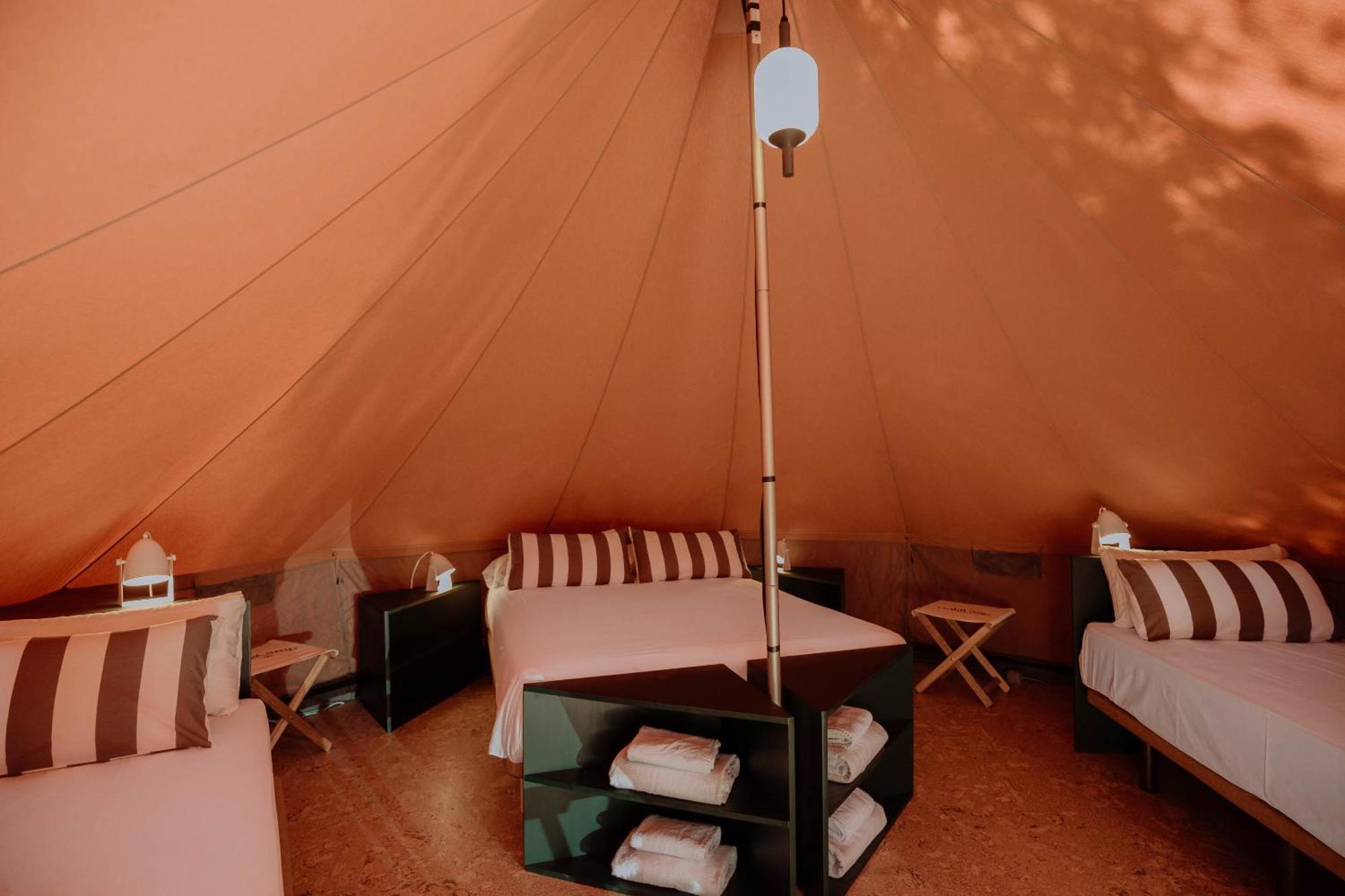 Holacamp Sitges Fun Hotel Екстериор снимка