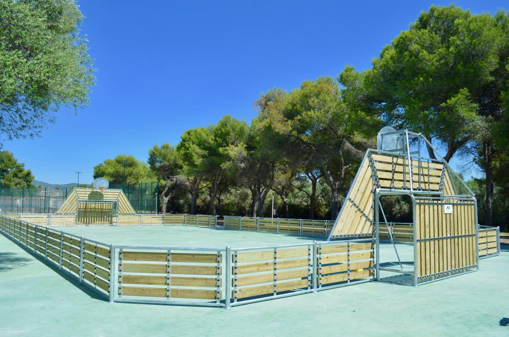 Holacamp Sitges Fun Hotel Екстериор снимка